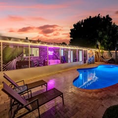 Beachside Haven with Pool & BBQ. 6 min to Beach