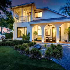 Waterfront Heated Saltwater Pool & Kayaks